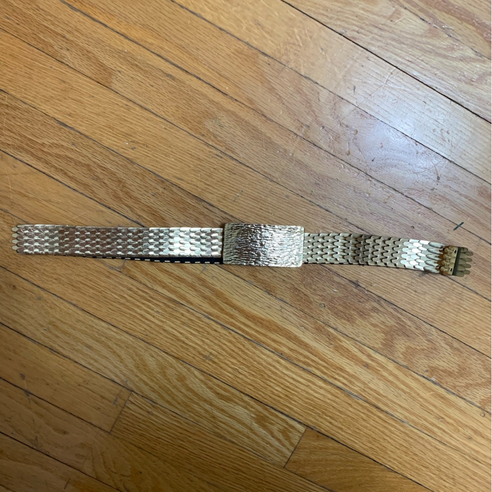 Vintage women’s gold belt